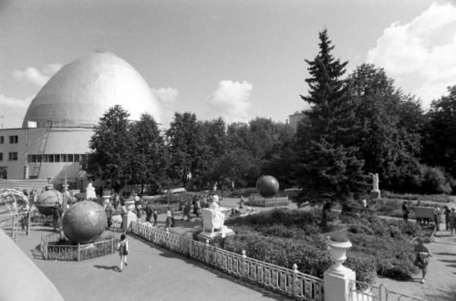 Территория Московского планетария после открытия в 1929 году